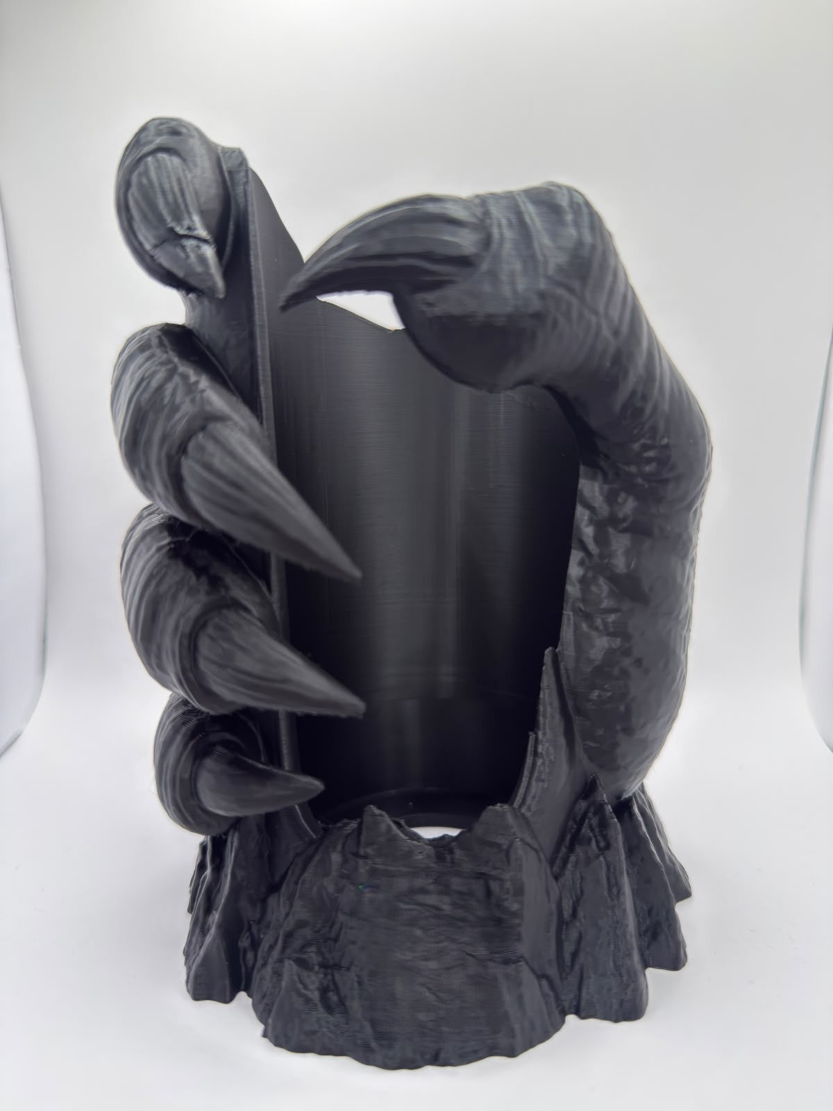 Soporte para Lata de 470 ml con Garra Gótica | Portabebidas Decorativo para Escritorio, Gaming y Regalo Original